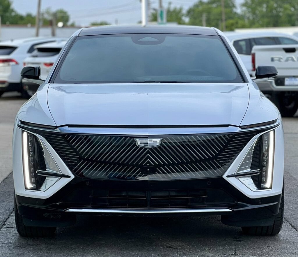 Used 2024 Cadillac Lyriq Luxury AWD/4WD image 6
