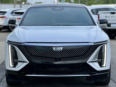 Used 2024 Cadillac Lyriq Luxury AWD/4WD image 6