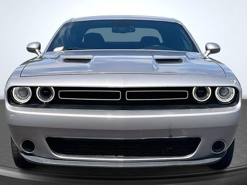 Used 2015 Dodge Challenger SXT RWD image 2
