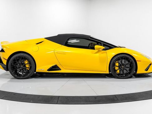 Used 2022 Lamborghini Huracan EVO RWD image 40