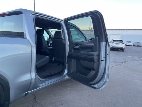 Used 2025 GMC Sierra 1500 SLT AWD/4WD image 22