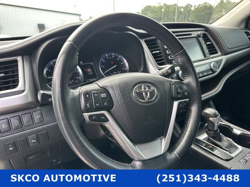 Used 2017 Toyota Highlander Limited image 18