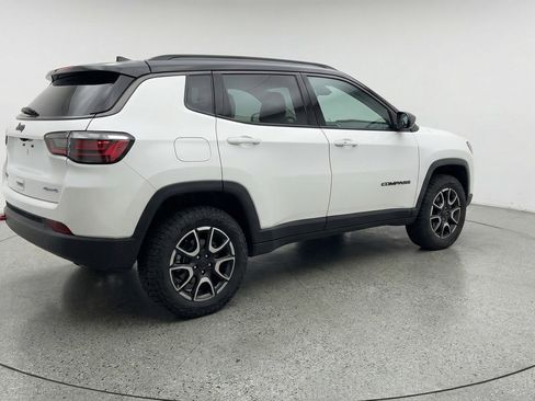 Used 2025 Jeep Compass Trailhawk AWD/4WD image 9