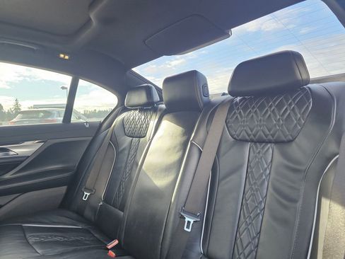 Used 2022 BMW 750i xDrive w/ M Sport Package image 20