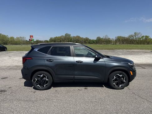 Used 2024 Kia Seltos EX AWD/4WD image 9