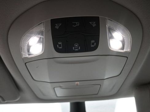 Used 2024 Chrysler Pacifica Touring-L FWD image 12