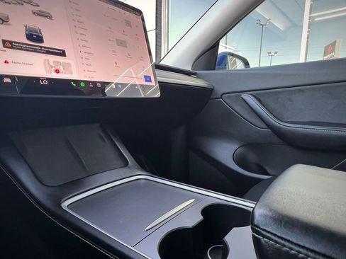 Used 2021 Tesla Model Y Long Range image 36