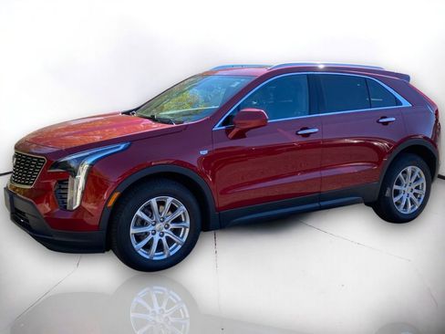 Used 2021 Cadillac XT4 Luxury w/ Cold Weather Package image 2