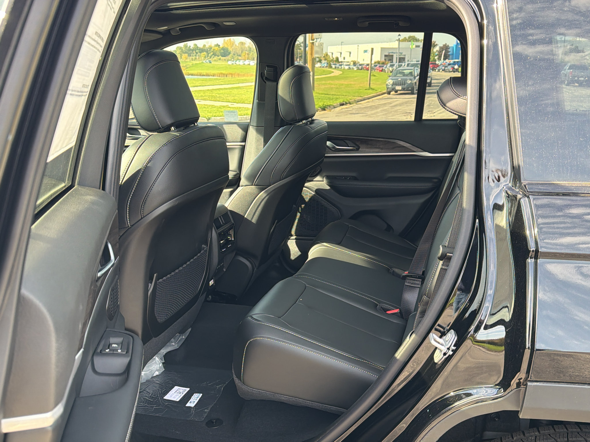 New 2027 Jeep Grand Cherokee Limited AWD/4WD image 35