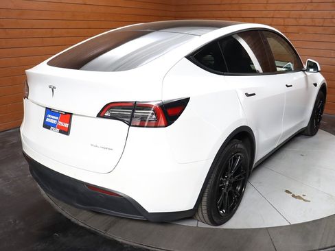 Used 2023 Tesla Model Y Long Range image 13