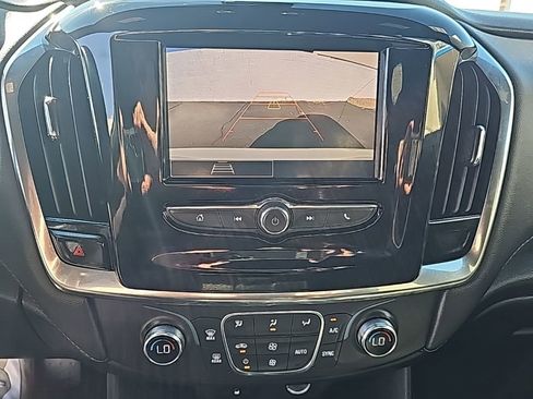 Used 2023 Chevrolet Traverse LT image 19