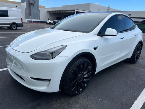 Used 2022 Tesla Model Y Performance AWD/4WD image 3