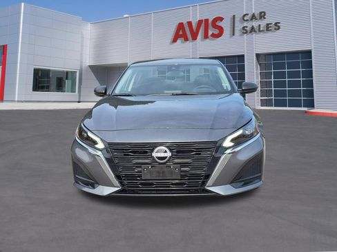 Used 2025 Nissan Altima 2.5 SV FWD image 2