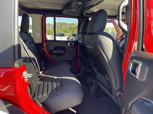 New 2024 Jeep Wrangler Unlimited Rubicon w/ Technology Group image 23