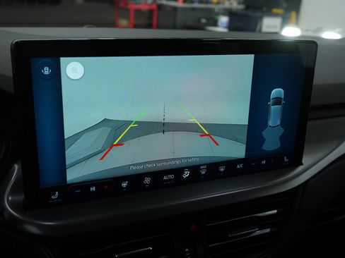 Used 2025 Ford Escape SE w/ Class II Trailer Tow Package image 22