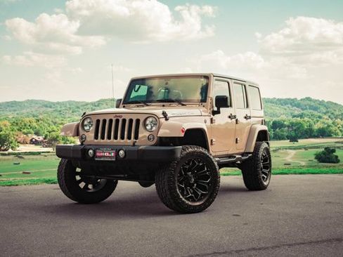 Used 2016 Jeep Wrangler Unlimited Rubicon w/ Connectivity Group AWD/4WD image 5
