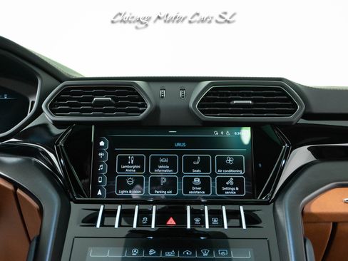 Used 2021 Lamborghini Urus AWD/4WD image 24