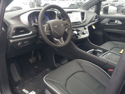 New 2026 Chrysler Pacifica Limited image 35