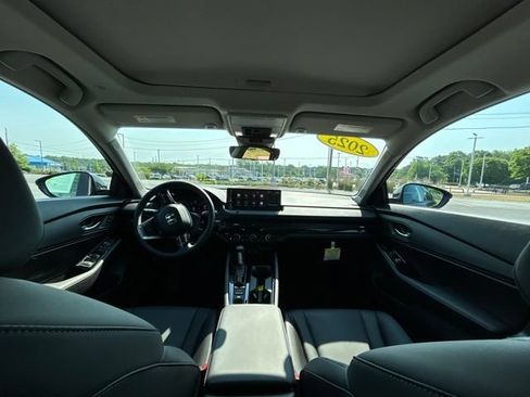 Used 2025 Honda Accord Touring image 21