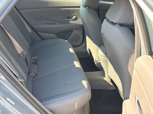 Used 2022 Hyundai Elantra Blue image 14