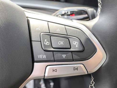 Used 2025 Volkswagen Tiguan SE image 20