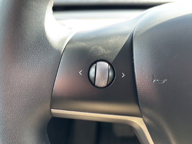 Used 2023 Tesla Model Y Long Range AWD/4WD image 18