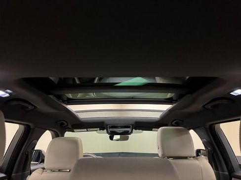 Used 2022 Land Rover Range Rover Velar R-Dynamic S image 21