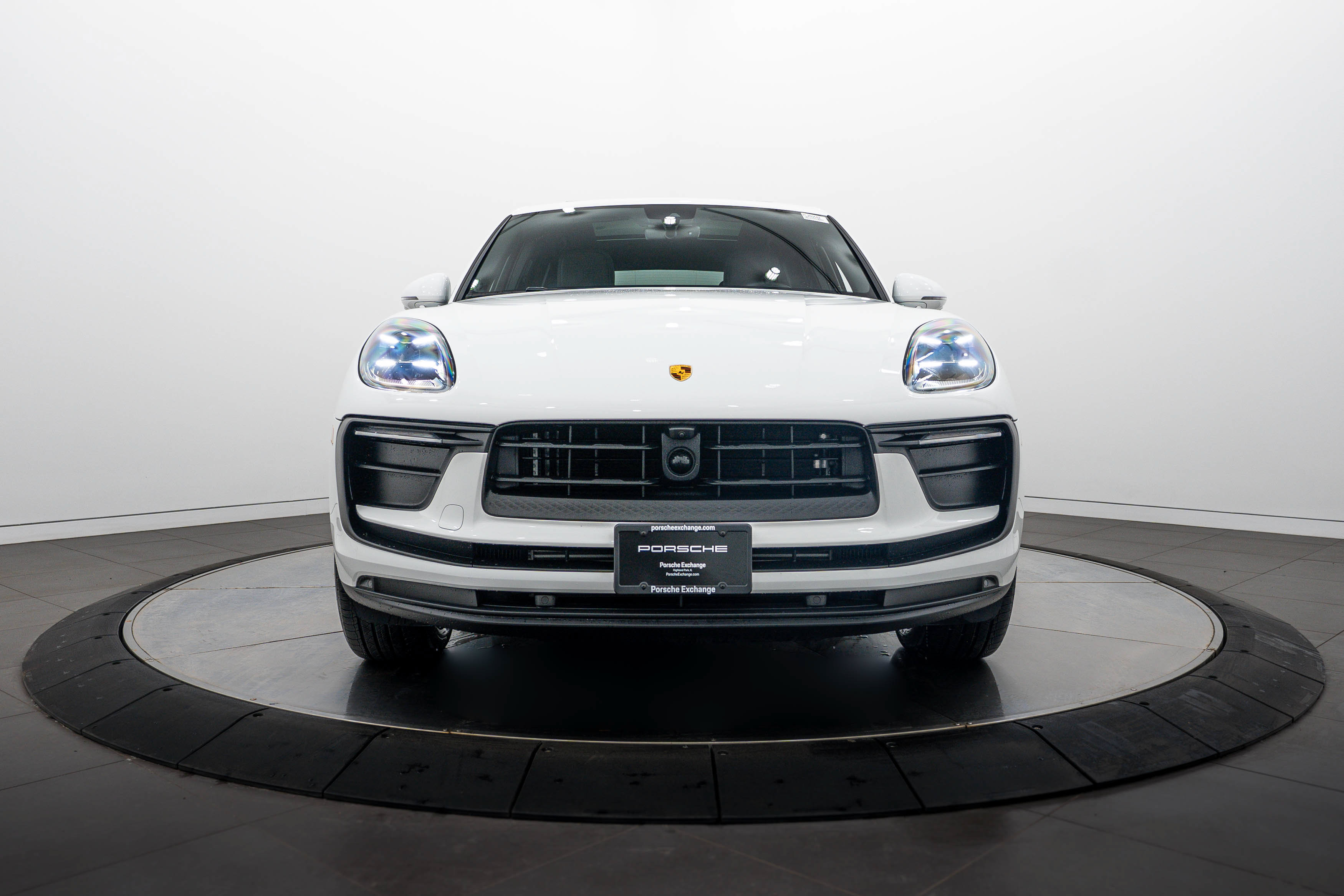 Certified 2026 Porsche Macan AWD/4WD image 10