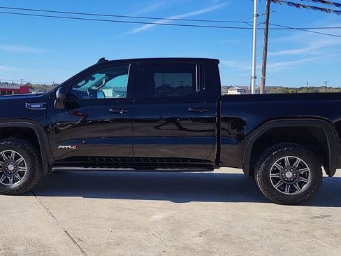 Used 2024 GMC Sierra 1500 AT4 w/ Technology Package image 4