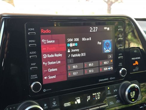 Used 2020 Toyota Highlander XLE image 21