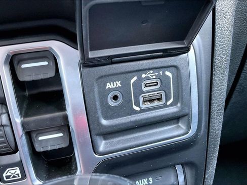 Certified 2025 Jeep Wrangler Unlimited Rubicon w/ Convenience Group image 17