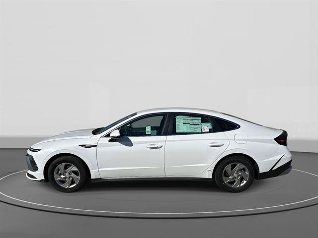 New 2026 Hyundai Elantra SE FWD image 3