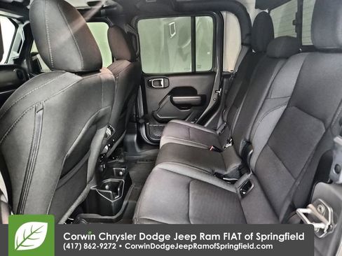 Used 2023 Jeep Gladiator Willys image 31