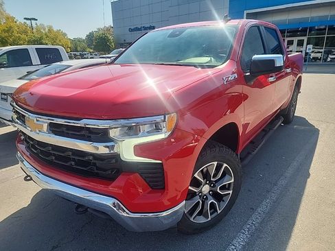 Used 2022 Chevrolet Silverado 1500 LT AWD/4WD image 2