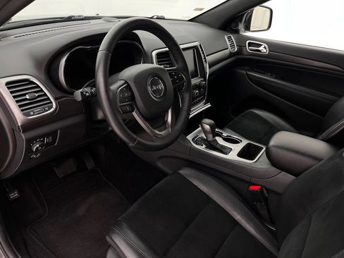 Used 2018 Jeep Grand Cherokee Laredo AWD/4WD image 12