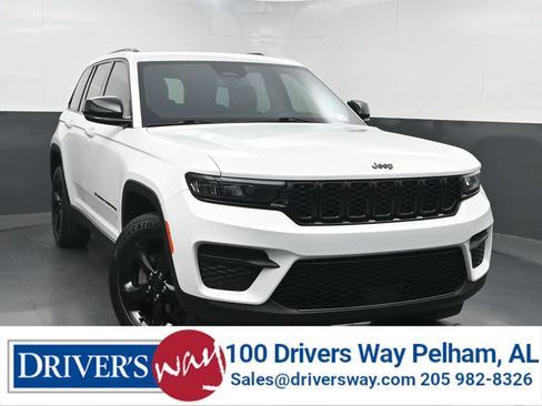 Used 2023 Jeep Grand Cherokee Altitude RWD image 1