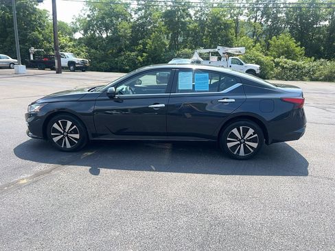Used 2022 Nissan Altima 2.5 SV w/ SV Premium Package image 8