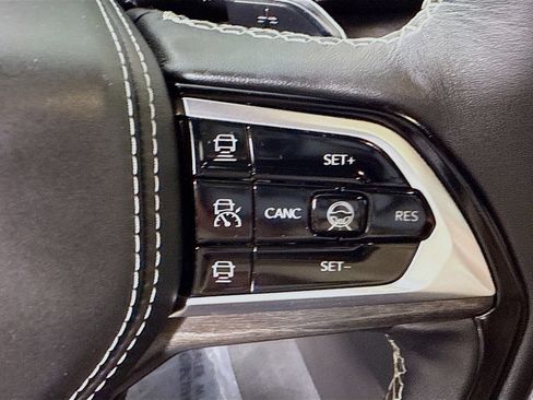 Used 2023 Jeep Grand Cherokee Overland w/ Advanced Protech Group III image 15