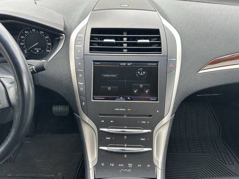 Used 2016 Lincoln MKZ w/ Equipment Group 200A Select FWD image 17
