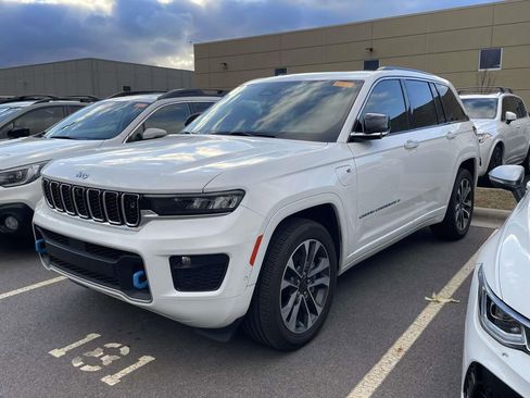 Used 2022 Jeep Grand Cherokee Overland w/ Advanced Protech Group III image 2