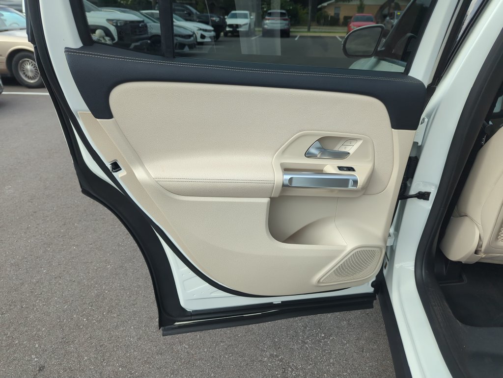 Used 2021 Mercedes-Benz GLB 250 image 29