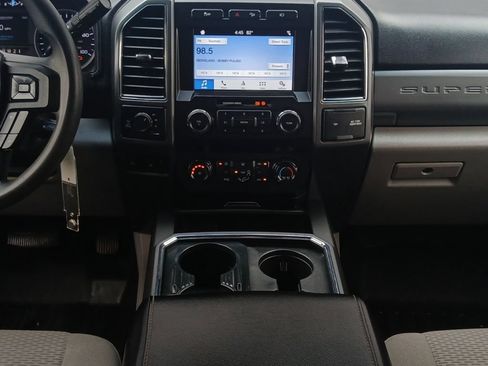 Used 2019 Ford F250 XLT w/ XLT Premium Package AWD/4WD image 3