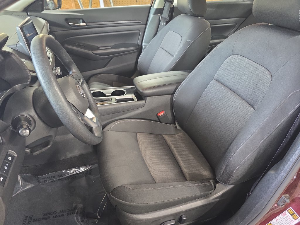 Used 2024 Nissan Altima 2.5 SV FWD image 15