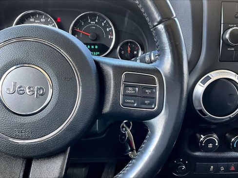 Used 2018 Jeep Wrangler Unlimited Sahara w/ Connectivity Group AWD/4WD image 25