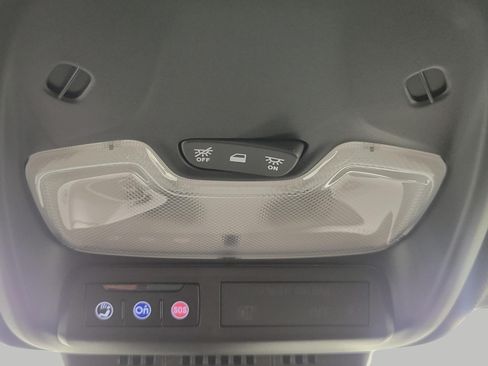 Used 2023 Chevrolet Colorado W/T RWD image 18