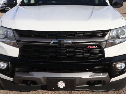 Used 2022 Chevrolet Colorado Z71 image 2