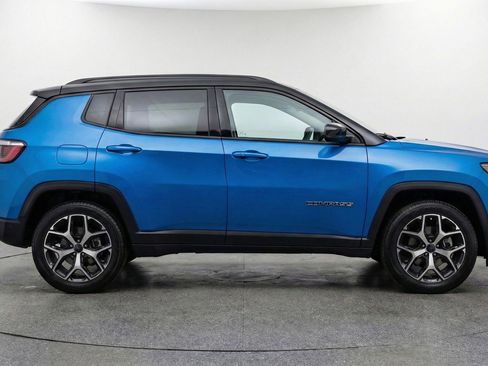 Used 2025 Jeep Compass Limited AWD/4WD image 11