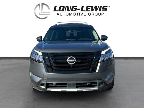 Used 2024 Nissan Pathfinder Platinum image 11
