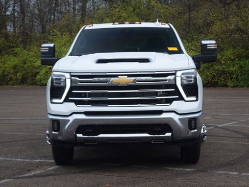 Used 2025 Chevrolet Silverado 3500 LTZ image 19