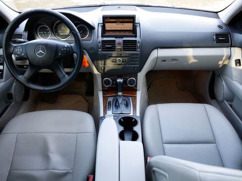 Used 2010 Mercedes-Benz C 300 Sedan image 2